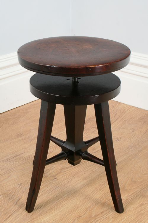 Adjustable Victorian Red Walnut Circular Stool (Circa 1840)