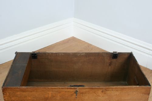 fig 4. George III English Oak Blanket Box Chest (Circa 1800)