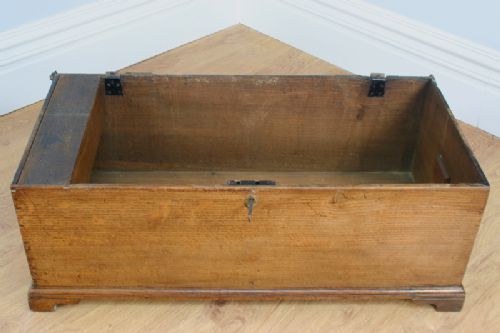 fig 5. George III English Oak Blanket Box Chest (Circa 1800)