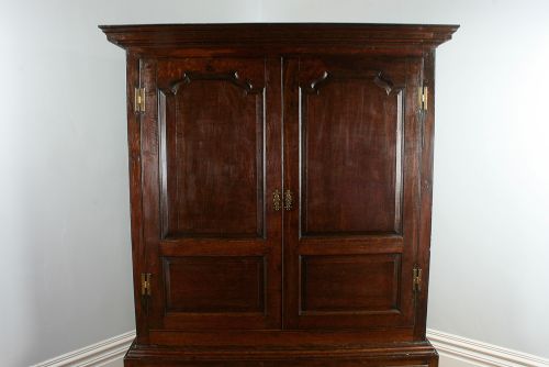 fig 2. George III Welsh Oak Housekeepers Hanging Cupboard (Circa 1780)
