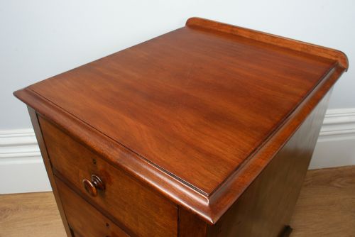 fig 4. Pair of Antique Victorian Mahogany Bedside Chests (Circa 1860)