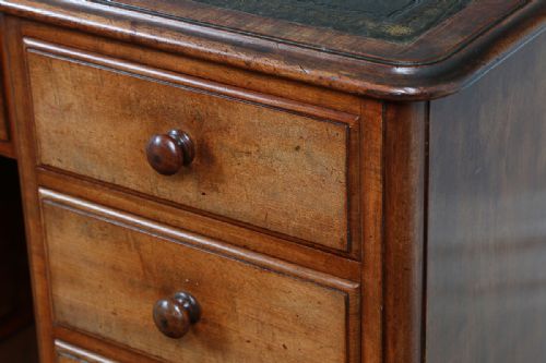 fig 5. Victorian 4ft Mahogany Desk by James Lamb of Manchester (Circa 1860)