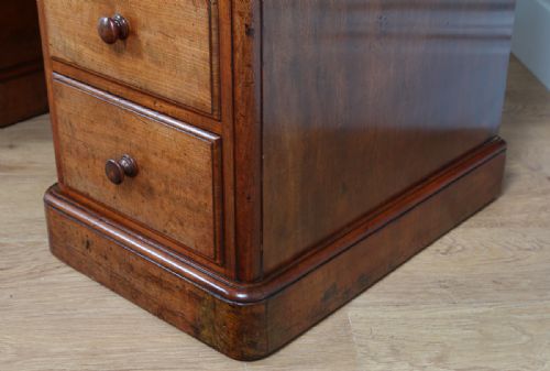 fig 6. Victorian 4ft Mahogany Desk by James Lamb of Manchester (Circa 1860)