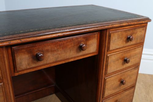fig 8. Victorian 4ft Mahogany Desk by James Lamb of Manchester (Circa 1860)