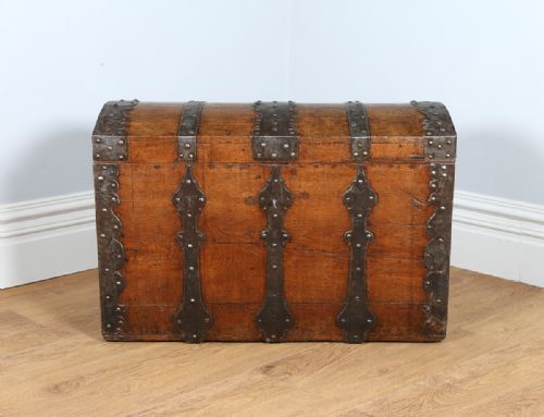 fig 1. Oak Iron Strap Travelling Trunk from the Low Countries (Circa 1730)