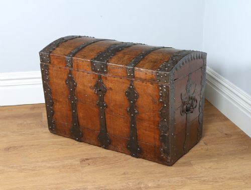 fig 2. Oak Iron Strap Travelling Trunk from the Low Countries (Circa 1730)