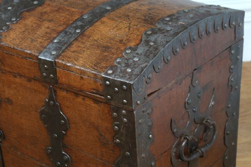 fig 4. Oak Iron Strap Travelling Trunk from the Low Countries (Circa 1730)