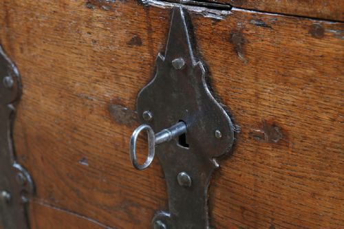fig 6. Oak Iron Strap Travelling Trunk from the Low Countries (Circa 1730)
