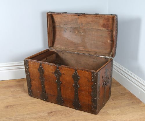 fig 7. Oak Iron Strap Travelling Trunk from the Low Countries (Circa 1730)