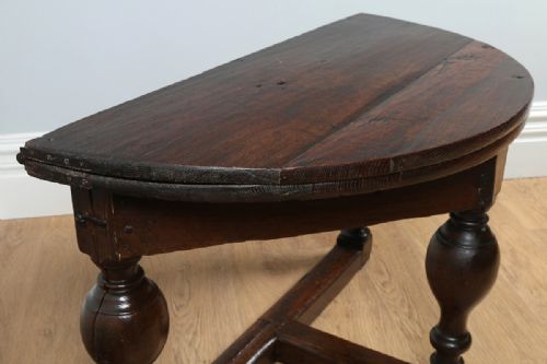 fig 4. Low Countries Early Oak Credence Table (Circa 1650)