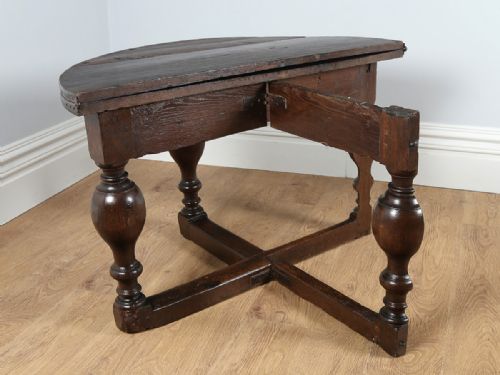 fig 7. Low Countries Early Oak Credence Table (Circa 1650)