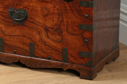 fig 5. Regency Colonial Elm Campaign Tea Chest (Circa 1820)