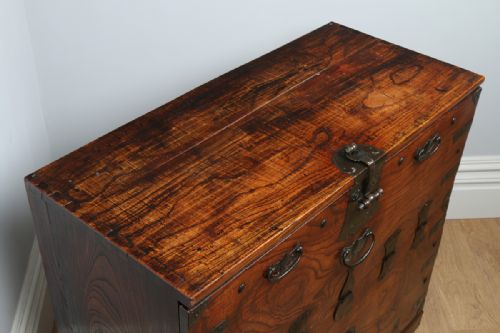 fig 6. Regency Colonial Elm Campaign Tea Chest (Circa 1820)