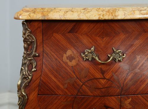 fig 4. Pair of French Louis XVI Tulipwood, Kingwood & Marquetry Serpentine Bombe Bedside Night Chests Cabinets Tables (Circa 1900)