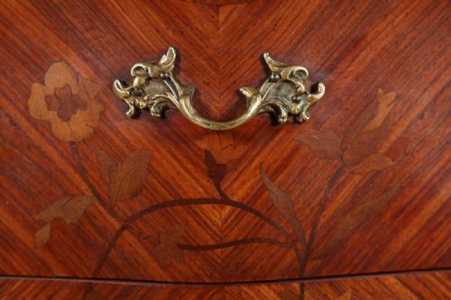 fig 5. Pair of French Louis XVI Tulipwood, Kingwood & Marquetry Serpentine Bombe Bedside Night Chests Cabinets Tables (Circa 1900)