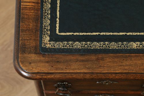 fig 2. 4ft Victorian Arts & Crafts Oak & Leather Pedestal Office Desk (Circa 1890)