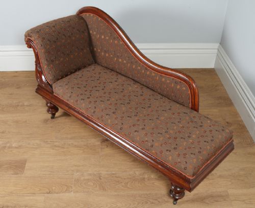fig 2. Victorian Mahogany Brown Upholstered Chaise Longue Couch For Re-upholstery (Circa 1880)