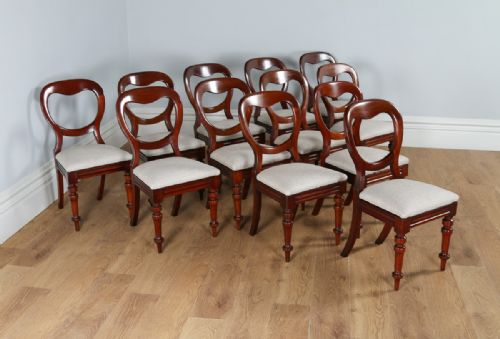 Victorian Set of 12 Twelve Mahogany Balloon Back Upholstered Dining Chairs (Circa 1860)