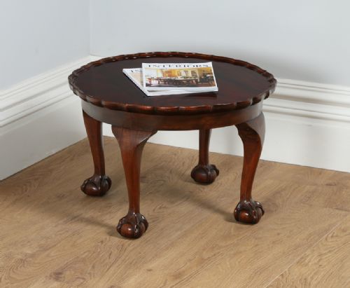 Queen Anne Style Flame Mahogany Circular Centre Round Coffee Magazine Pie Crust Table (Circa 1920)