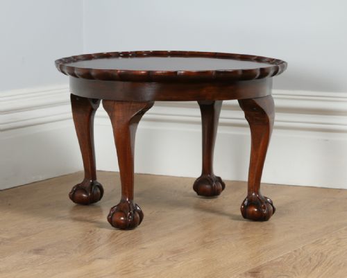fig 1. Queen Anne Style Flame Mahogany Circular Centre Round Coffee Magazine Pie Crust Table (Circa 1920)