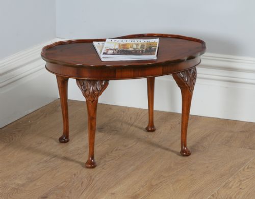 Queen Anne Style Figured Walnut Kidney Shaped Coffee Magazine Pie Crust Table (Circa 1920)