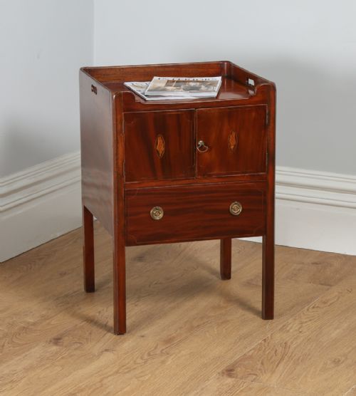 Georgian Regency Mahogany Inlaid Bedside Cabinet / Cupboard / Night / Stand / Lamp Table / Commode (Circa 1820)