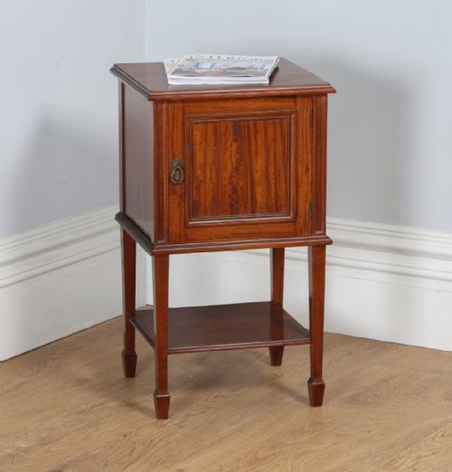 Edwardian Howard & Sons Satinwood Mahogany Bedside Cabinet Cupboard Table Night Stand (Circa 1901 - 1910)