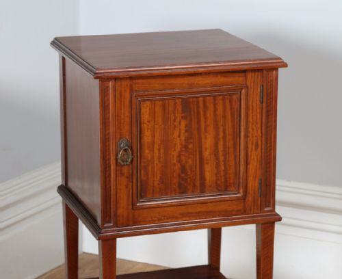 fig 2. Edwardian Howard & Sons Satinwood Mahogany Bedside Cabinet Cupboard Table Night Stand (Circa 1901 - 1910)