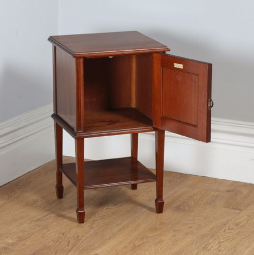 fig 7. Edwardian Howard & Sons Satinwood Mahogany Bedside Cabinet Cupboard Table Night Stand (Circa 1901 - 1910)