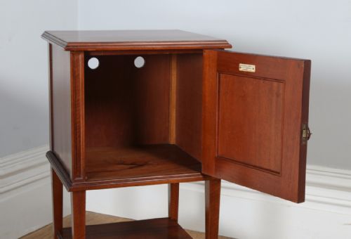 fig 8. Edwardian Howard & Sons Satinwood Mahogany Bedside Cabinet Cupboard Table Night Stand (Circa 1901 - 1910)