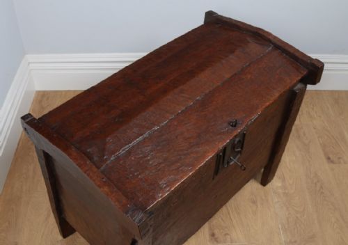 fig 2. Antique English Tudor Elizabethan Oak Meal Ark Coffer Clamp Chest Trunk (Circa 16th Century)