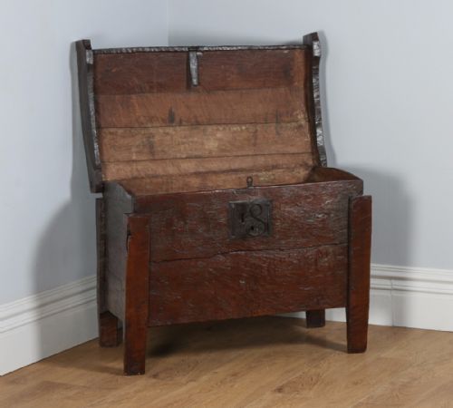 fig 5. Antique English Tudor Elizabethan Oak Meal Ark Coffer Clamp Chest Trunk (Circa 16th Century)
