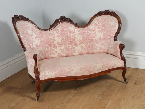 French Victorian Rococo Carved Mahogany Couch Sofa Canapé Settee (Circa 1880)