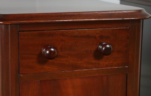 fig 3. Pair of Antique Victorian Flame Mahogany Bedside Chests Pot Cupboards Night Stands Cabinets (Circa 1870)