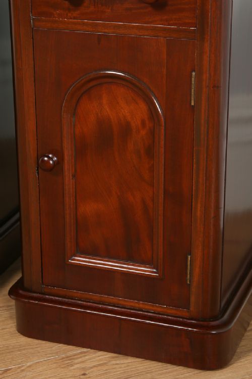 fig 5. Pair of Antique Victorian Flame Mahogany Bedside Chests Pot Cupboards Night Stands Cabinets (Circa 1870)