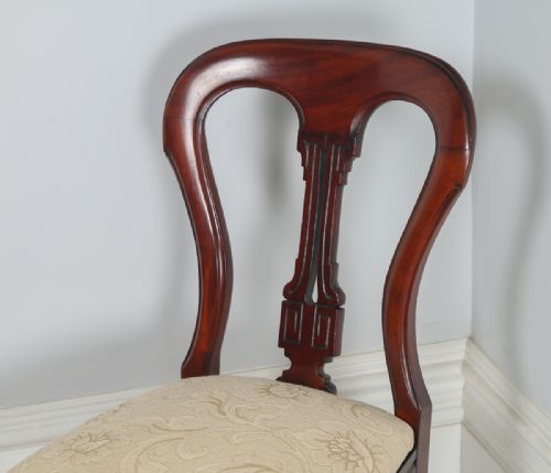 fig 8. Victorian Set of 12 Twelve Mahogany Balloon Back Upholstered Dining Chairs (Circa 1880)