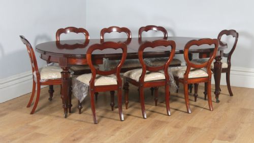 fig 1. Antique English Victorian Mahogany Round Extendable 8 Seat Dining Table (Circa 1890)