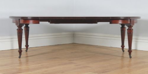 fig 2. Antique English Victorian Mahogany Round Extendable 8 Seat Dining Table (Circa 1890)