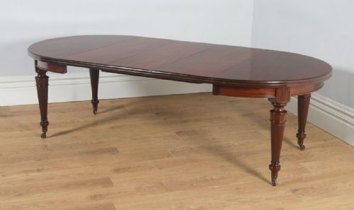 fig 3. Antique English Victorian Mahogany Round Extendable 8 Seat Dining Table (Circa 1890)