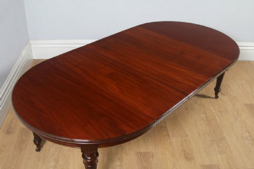 fig 4. Antique English Victorian Mahogany Round Extendable 8 Seat Dining Table (Circa 1890)