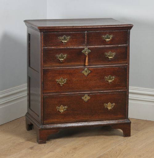 fig 1. Small Antique English Georgian Oak Bachelors Chest of Drawers (Circa 1740)