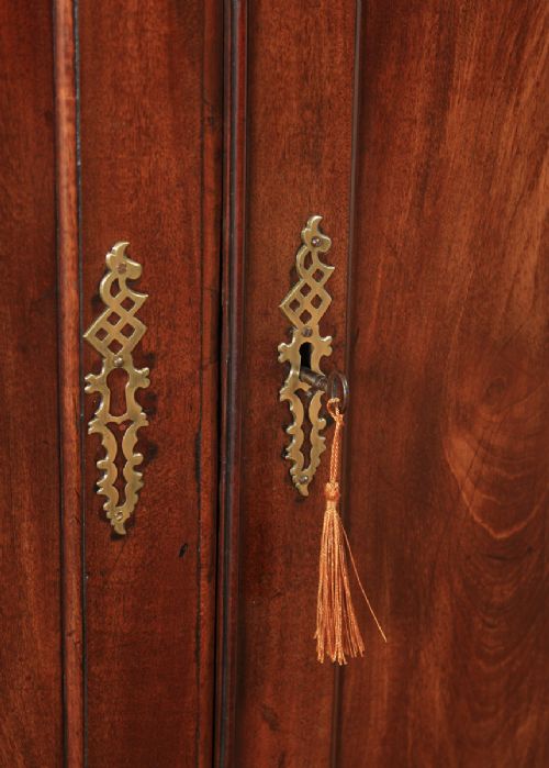 fig 3. Antique English Georgian Flame Mahogany Linen Press Wardrobe Cupboard (Circa 1790)