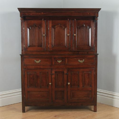 fig 1. Antique Welsh Georgian Oak Cwpwrdd Deuddarn Housekeepers Cupboard (Circa 1750)
