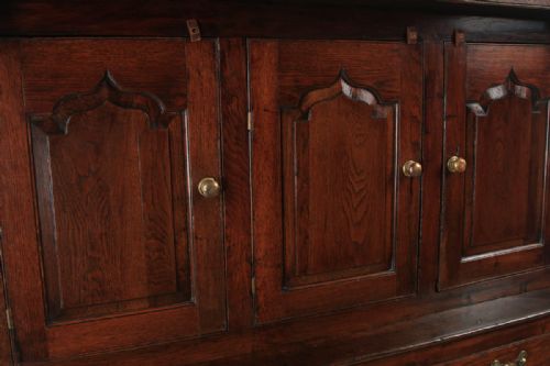 fig 3. Antique Welsh Georgian Oak Cwpwrdd Deuddarn Housekeepers Cupboard (Circa 1750)