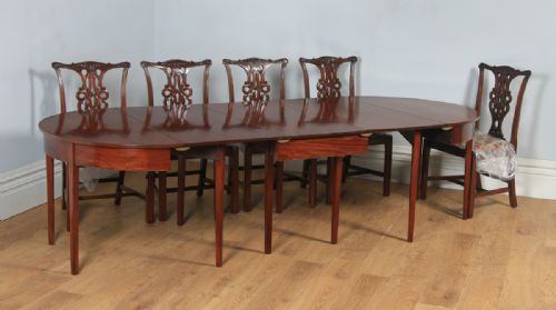 fig 1. Antique English Georgian Mahogany Round Extendable “D” Dining Table Seats 10 Persons (Circa 1800)