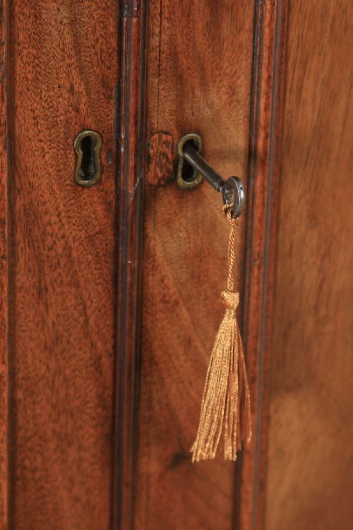 fig 4. Antique English Georgian Figured Mahogany Linen Press Wardrobe (Circa 1790)