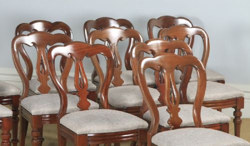 fig 2. Antique English Victorian Set of 12 Twelve Mahogany Balloon Spear Back Dining Chairs (Circa 1870)