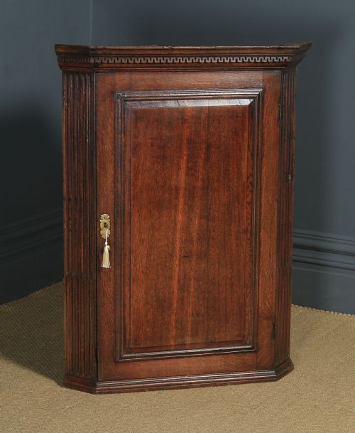 Antique English Georgian Oak Wall Hanging Corner Cupboard / Cabinet (Circa 1780)