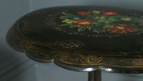 fig 4. Antique English Victorian Black Ebonised Chinoiserie Papier Mâché Folding Occasional Tripod Table (Circa 1870)