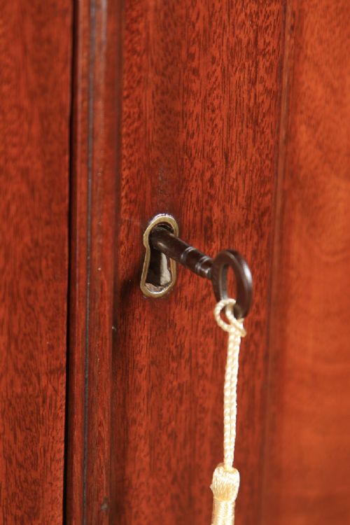 fig 3. Antique English Georgian Figured Mahogany Linen Press Chest Wardrobe (Circa 1800)